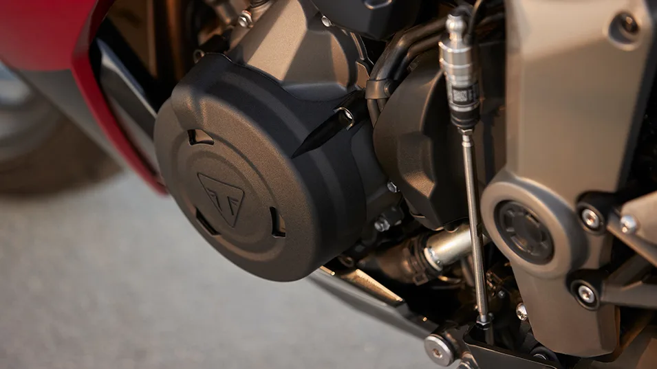 bikes-my24-daytona-660-accessories-promo-tech-955×537