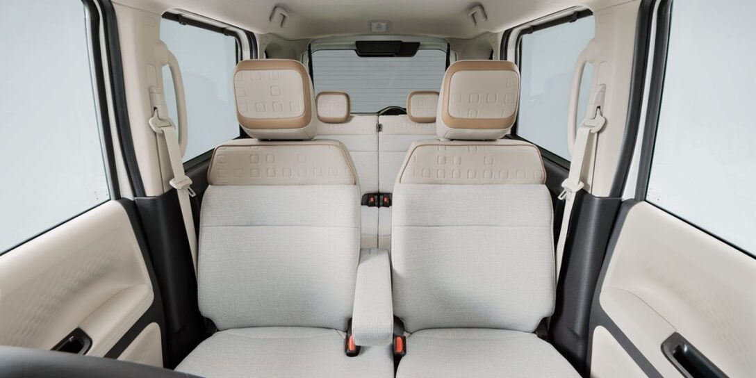 roox_2508_interior_th2_main_001.jpg.ximg.l_12_m.smart